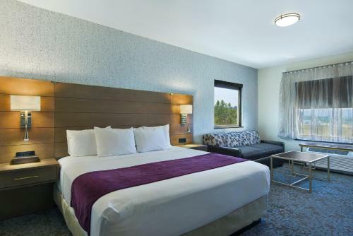 Hotel Oxford Suites Sonoma - Rohnert Park