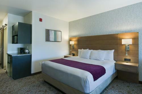 Hotel Oxford Suites Sonoma - Rohnert Park