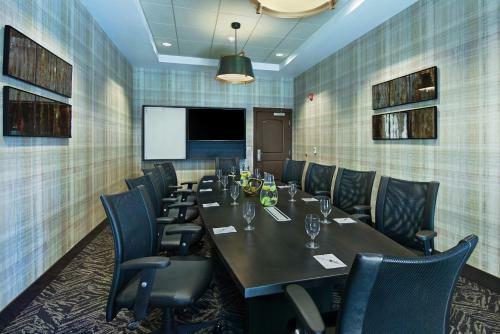 Hotel Oxford Suites Sonoma - Rohnert Park