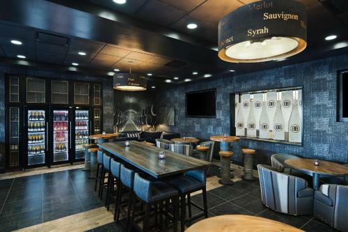 Hotel Oxford Suites Sonoma - Rohnert Park