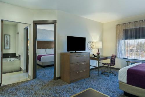 Hotel Oxford Suites Sonoma - Rohnert Park