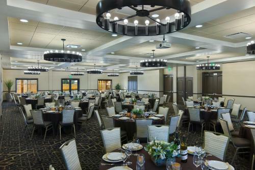 Hotel Oxford Suites Sonoma - Rohnert Park