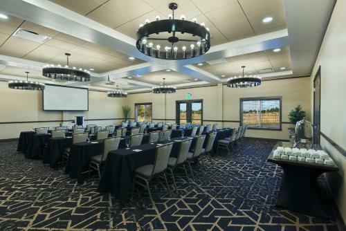 Hotel Oxford Suites Sonoma - Rohnert Park