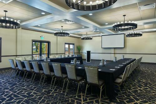 Hotel Oxford Suites Sonoma - Rohnert Park