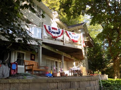 Stonewall House Lakeside Suite