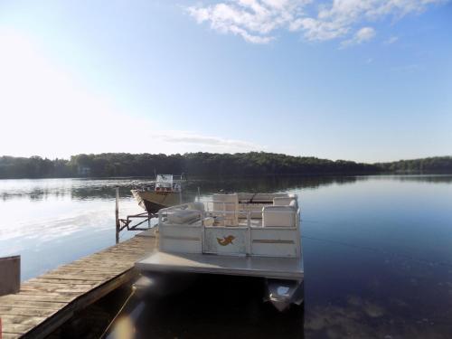 Stonewall House Lakeside Suite