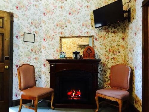 Posada Afton House Inn