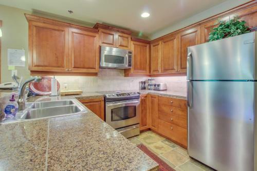 Powderhorn Lodge 210: Blazing Star Suite