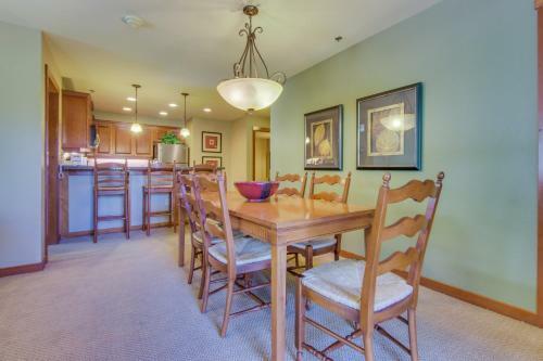 Powderhorn Lodge 210: Blazing Star Suite