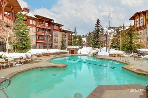 Powderhorn Lodge 210: Blazing Star Suite