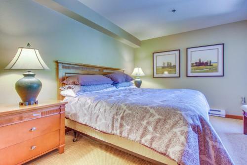 Powderhorn Lodge 210: Blazing Star Suite