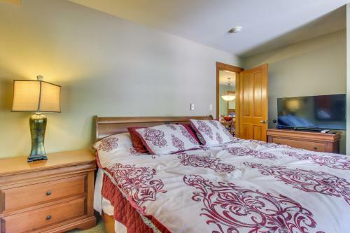 Powderhorn Lodge 210: Blazing Star Suite