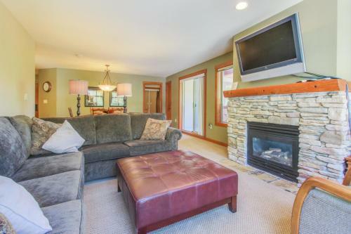 Powderhorn Lodge 210: Blazing Star Suite