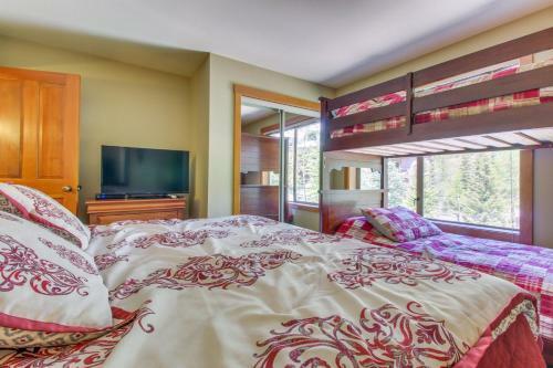 Powderhorn Lodge 210: Blazing Star Suite