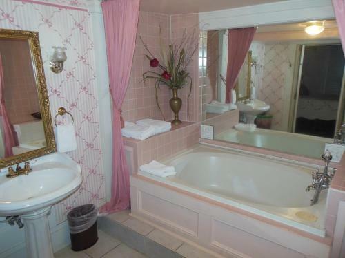 Bed & Breakfast Cedar Grove Mansion Inn & Restaurant