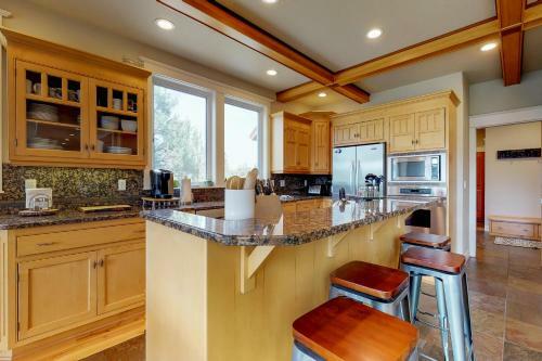 Bend Mountain View Retreat
