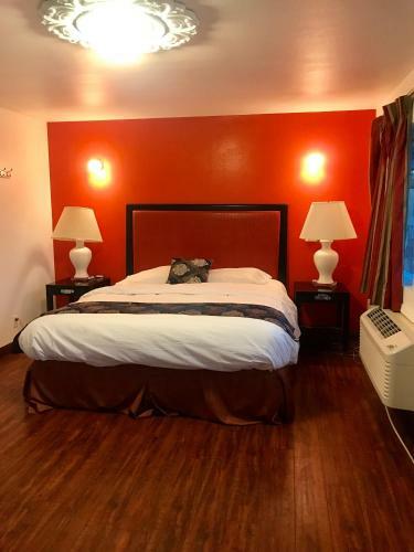Posada Norwalk Inn & Suites