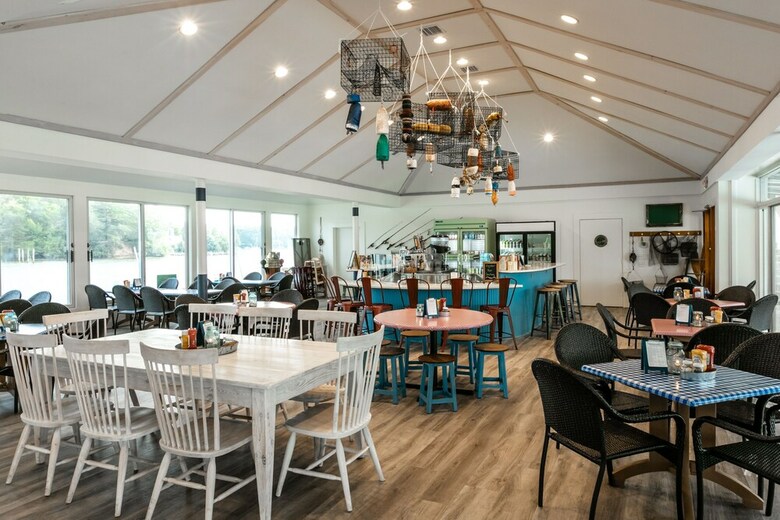 Hotel The Tides Inn