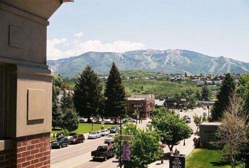 Alpenglow Condominiums - Alp2d