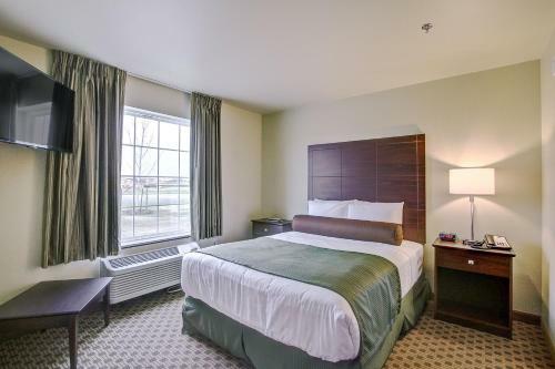 Cobblestone Hotel & Suites - Pulaski