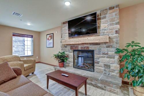 Cobblestone Hotel & Suites - Pulaski
