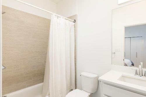 Miami Modern, 7 Bedrooms, Beach Front, Private Heated Pool, Wifi, Sleeps 16