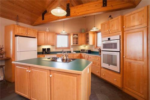 Ski Trail Lodge II