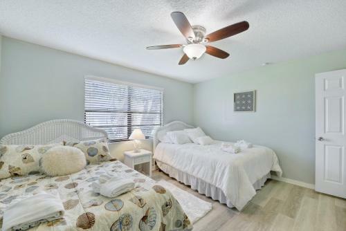 Seaside Villas 18, 2 Bedrooms, Pool Access, Pets, Wifi, Sleeps 8
