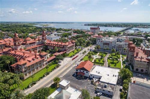 Seaside Villas 18, 2 Bedrooms, Pool Access, Pets, Wifi, Sleeps 8