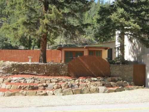 Hotel Shady Brook Inn Village/resort