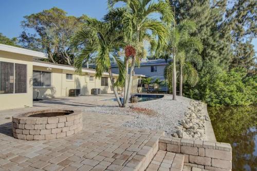 Peacock Bungalow - Left