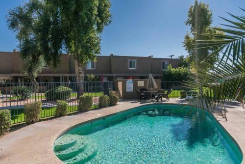 Cozy Two-bedroom With Pool Near Old Town