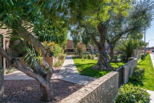 Cozy Two-bedroom With Pool Near Old Town