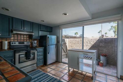 Cozy Two-bedroom With Pool Near Old Town
