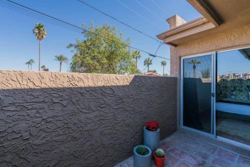 Cozy Two-bedroom With Pool Near Old Town