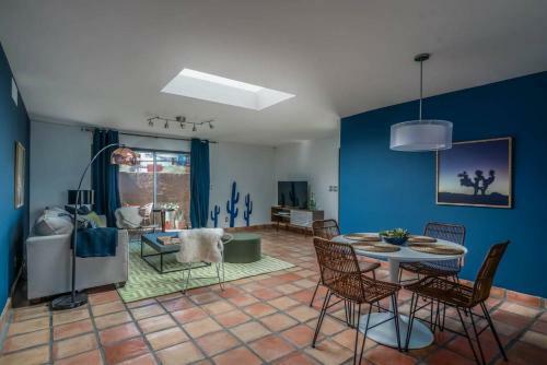 Cozy Two-bedroom With Pool Near Old Town