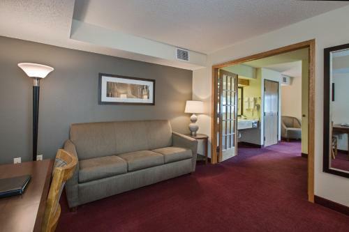 Posada Americinn By Wyndham Iowa Falls