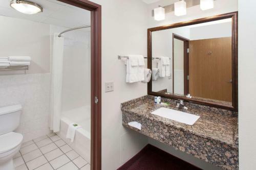 Posada Americinn By Wyndham Iowa Falls