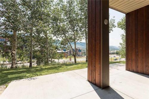 West Condominiums - W3502