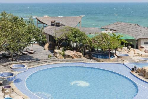 Hotel Rock Water Bay