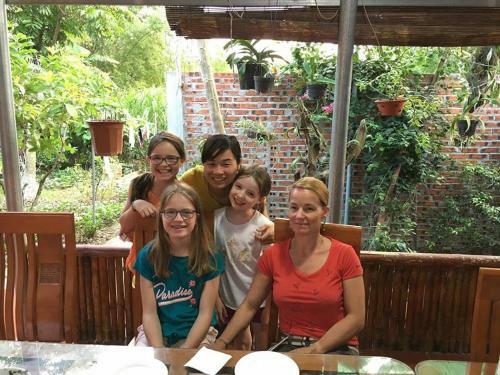 Bed & Breakfast Van Long Family Homestay