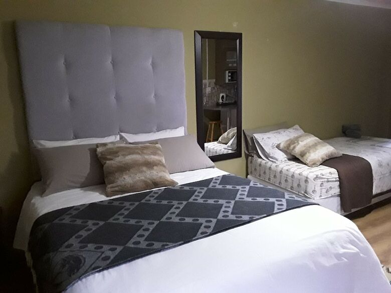 Hostal Victoria Oaks Guesthouse