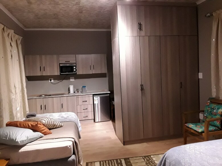 Hostal Victoria Oaks Guesthouse