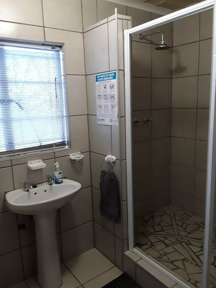 Hostal Victoria Oaks Guesthouse