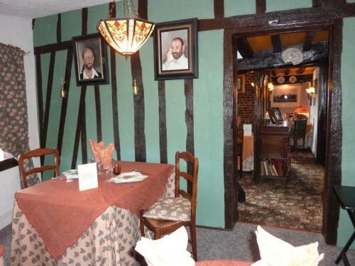 Posada Auberge Du Val Au Cesne
