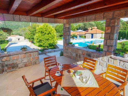 Mitrovici Villa Sleeps 8 Pool Air Con Wifi