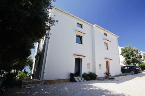 Hostal Apartments Elia