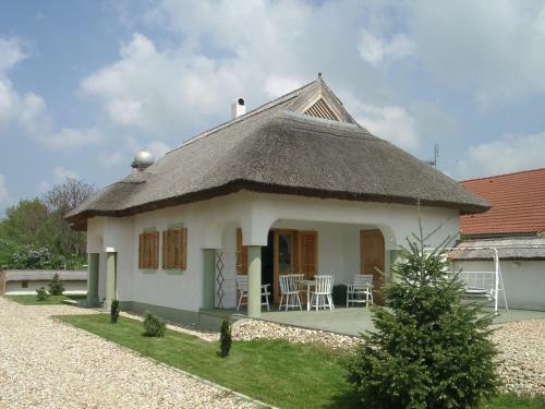 Hostal Cs�nye Vend�gh�z