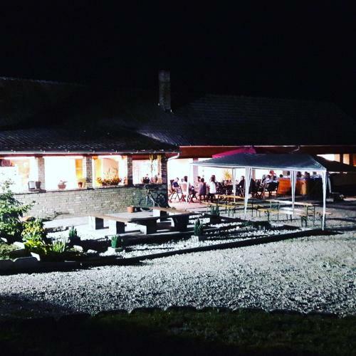 Hostal Vend�gh�z Kar�d
