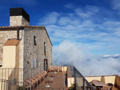 Posada Santuari Mare De D�u Del Mont Restaurant-hostatger�a